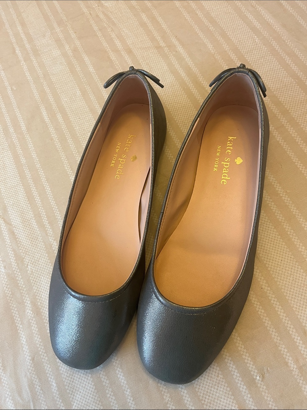 kate spade Metallic gray Ballet Flats with Bow Trim size 6.5B